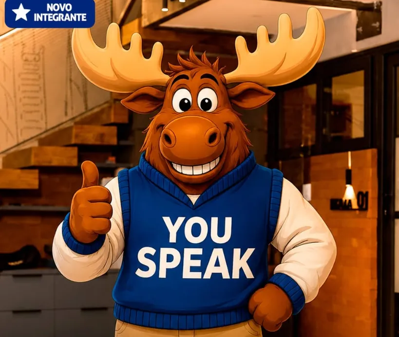 Mascote da You Speak na recepção da escola